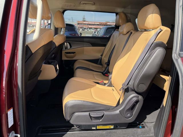 Used 2024 Kia Carnival LX FWD image 10