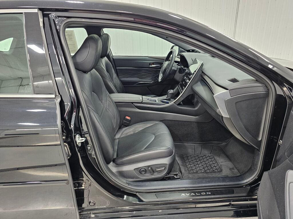 Used 2021 Toyota Avalon Limited w/ Advanced Safety Package image 7