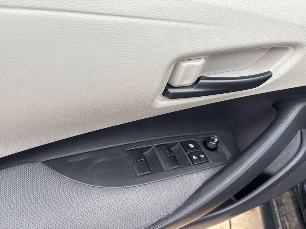 Used 2022 Toyota Corolla LE image 12