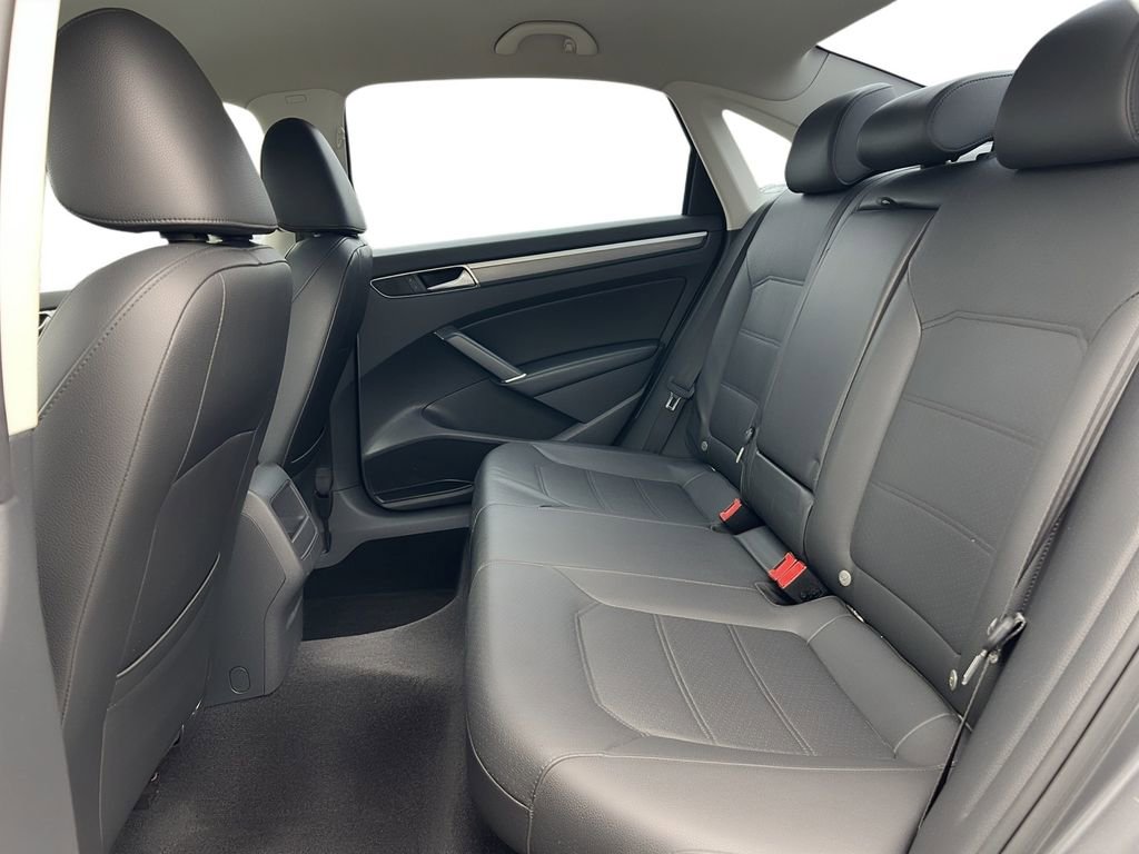 Used 2017 Volkswagen Passat 1.8T R-Line FWD image 7