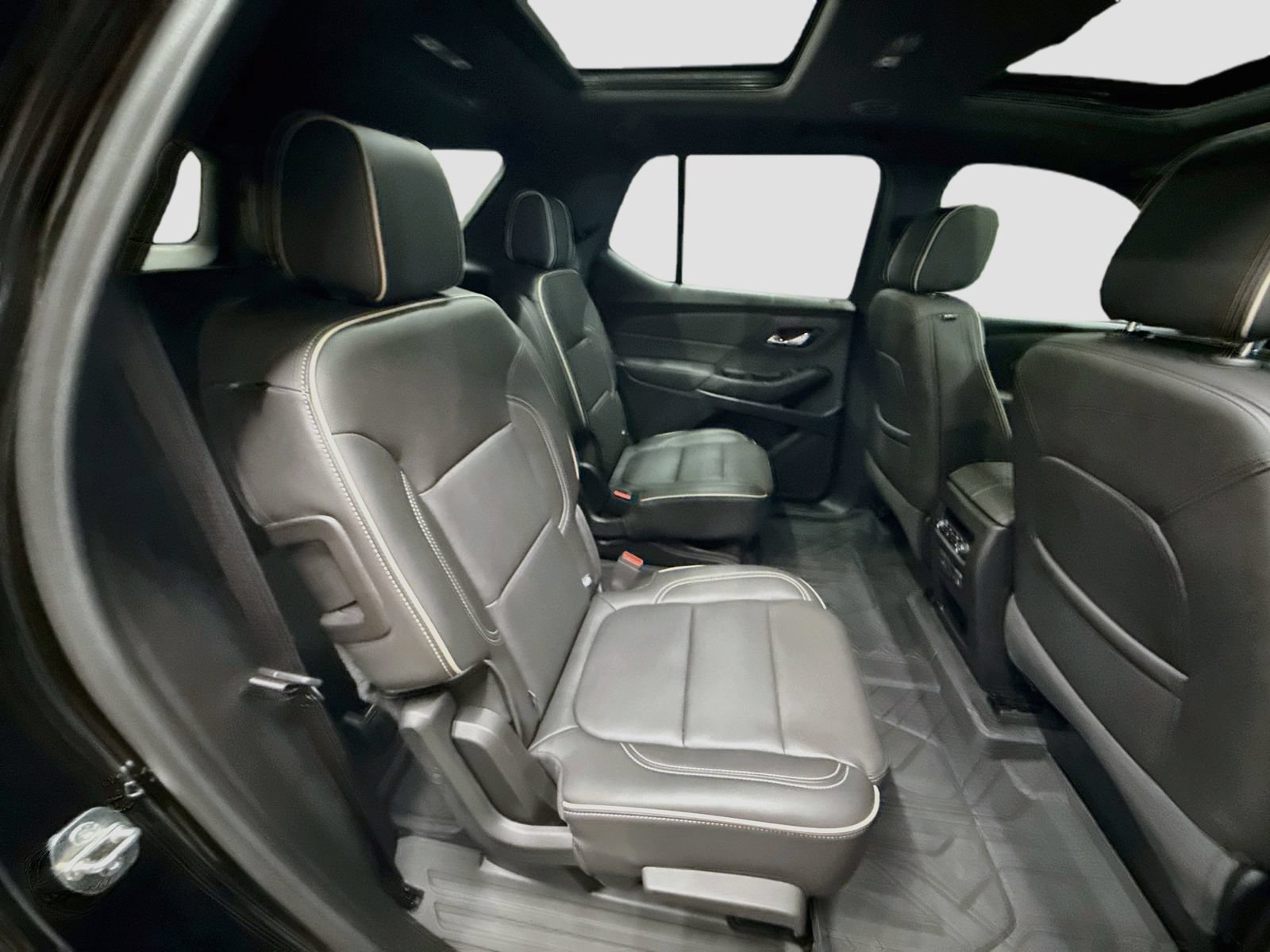 Used 2023 Chevrolet Traverse Premier w/ LPO, Floor Liner Package AWD/4WD image 33