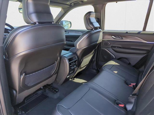 New 2025 Jeep Grand Cherokee Overland w/ Luxury Tech Group IV AWD/4WD image 18