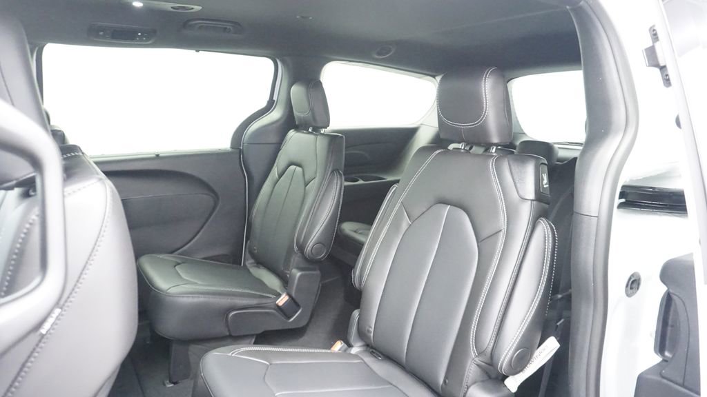 New 2026 Chrysler Voyager LX FWD image 25
