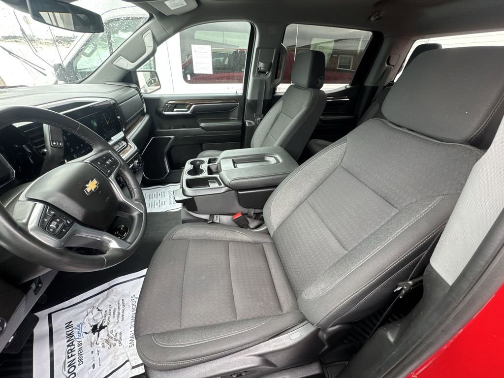 Used 2024 Chevrolet Silverado 1500 LT image 3