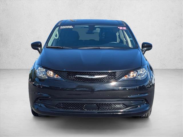 Used 2022 Chrysler Voyager LX image 2