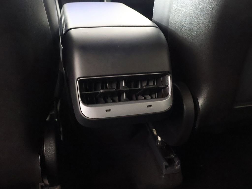 Used 2020 Tesla Model Y Long Range image 50