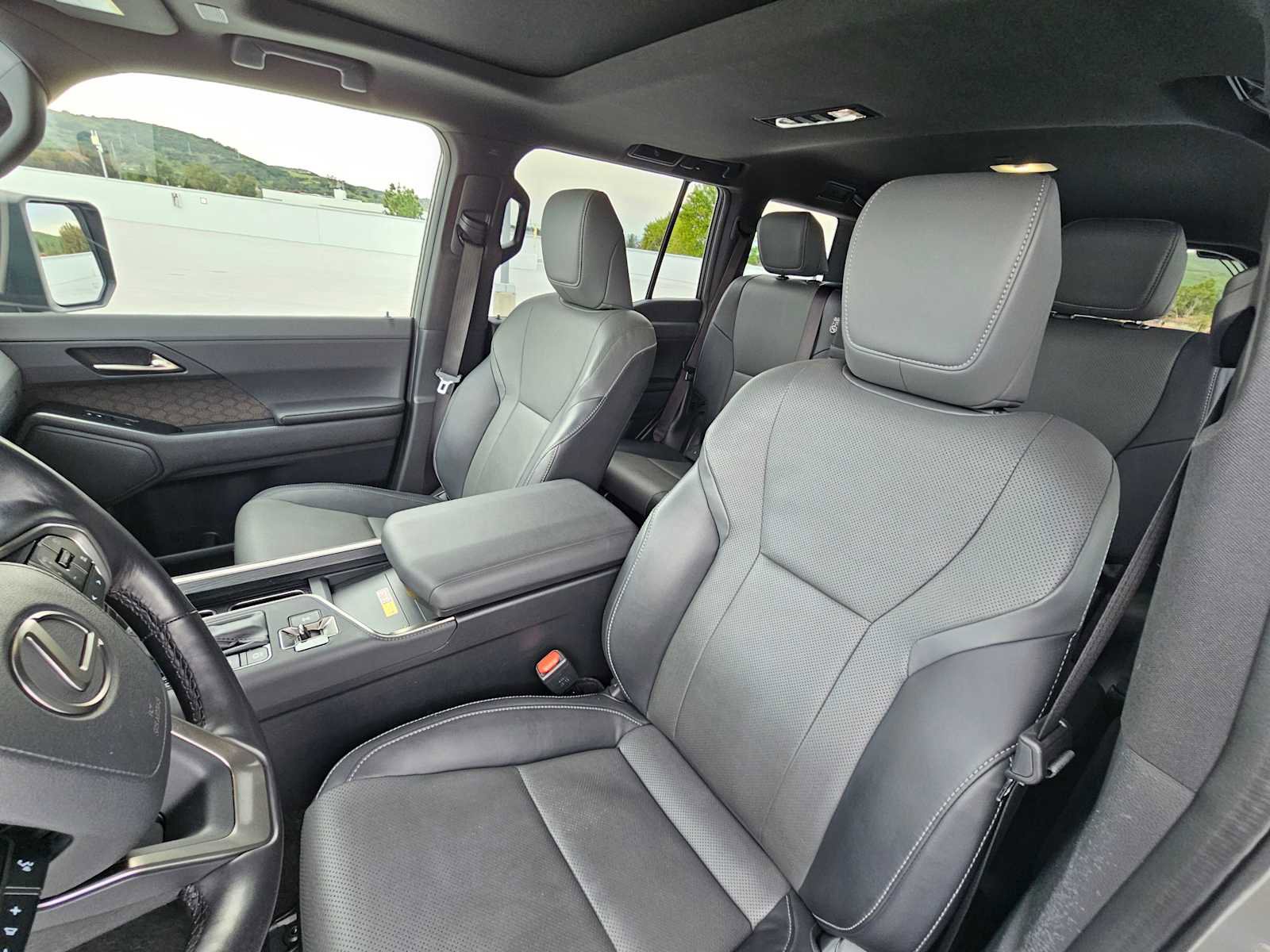 Used 2024 Lexus GX 550 w/ Accessory Package (2T) image 23