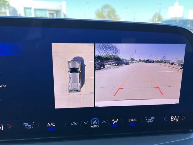 Used 2025 Chevrolet Traverse LT w/ Driver Confidence Package image 15