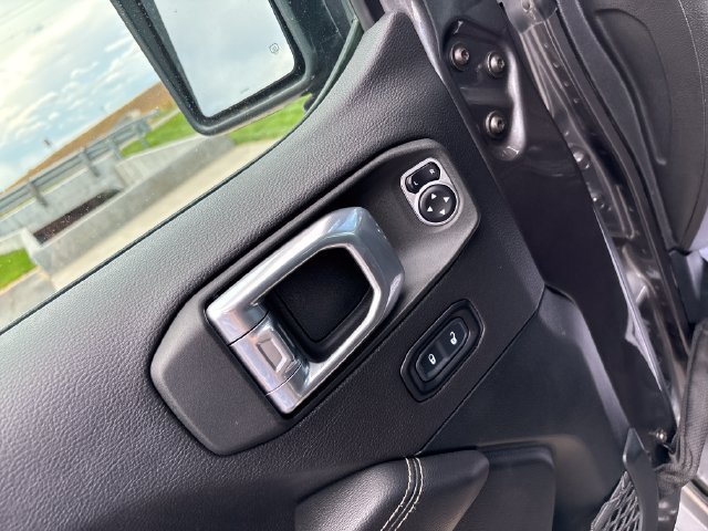 Used 2021 Jeep Gladiator Overland AWD/4WD image 11