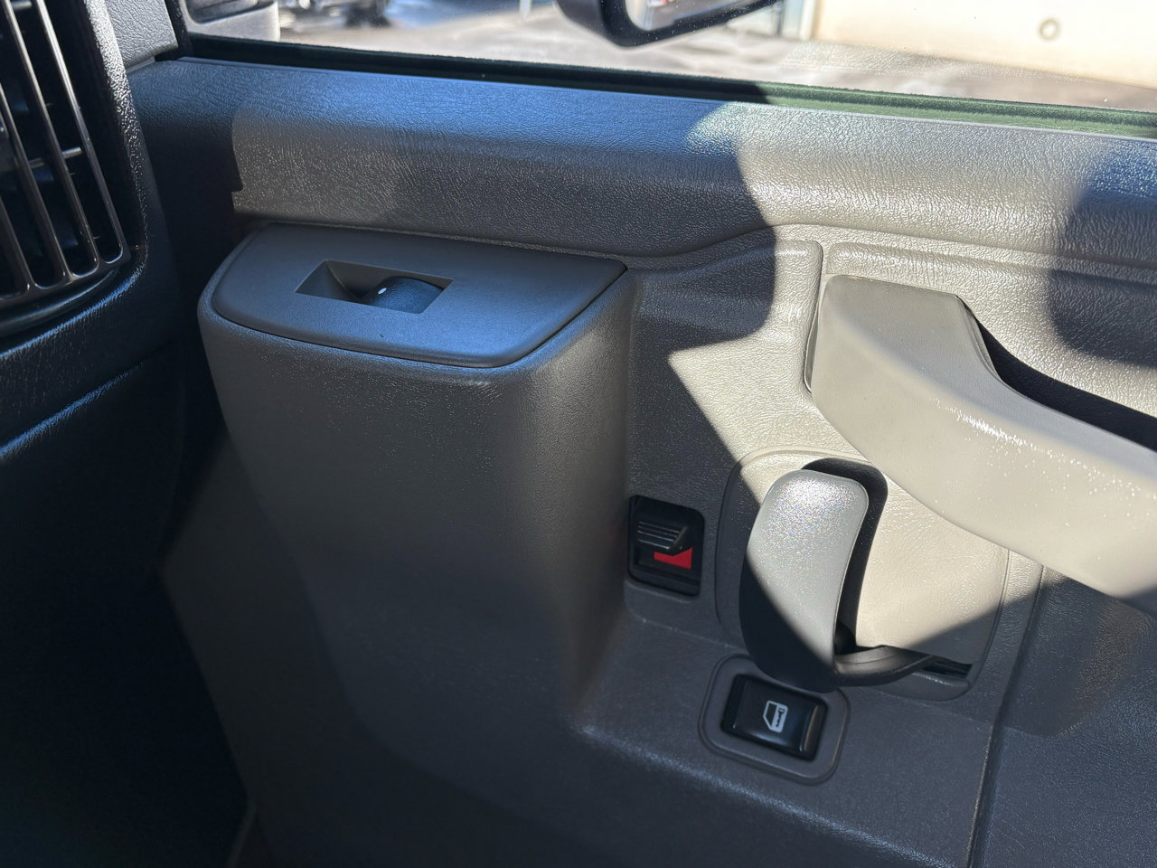 Used 2023 GMC Savana 3500 Extended w/ Power Convenience Package image 26