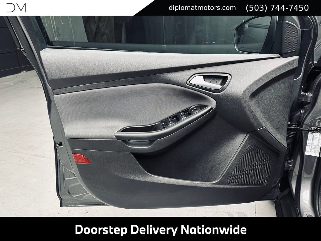 Used 2014 Ford Focus SE w/ SE Winter Package FWD image 23