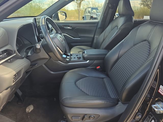 Used 2025 Toyota Highlander XSE image 16