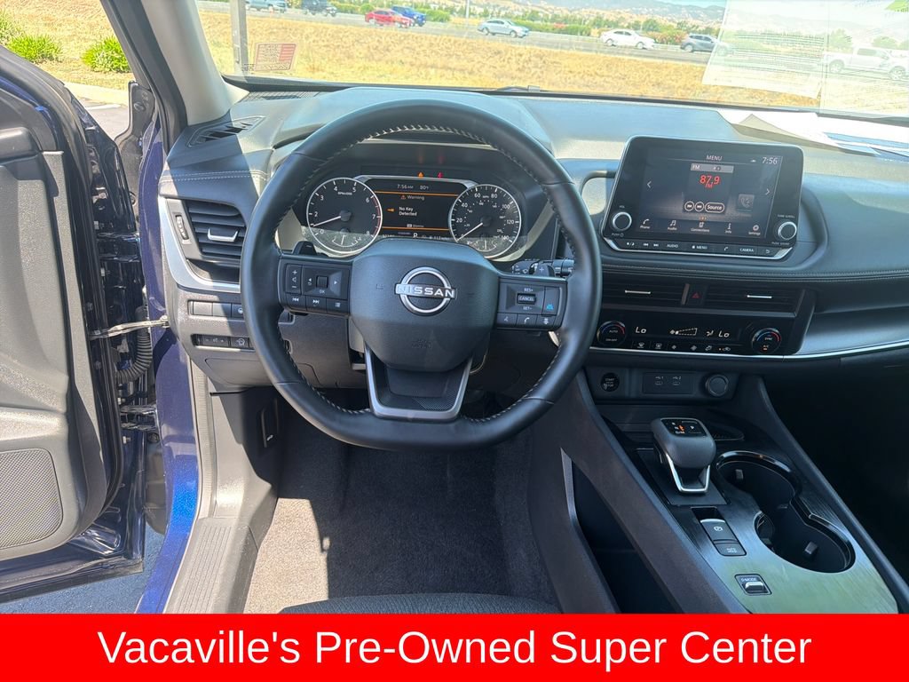 Used 2025 Nissan Rogue SV FWD image 13