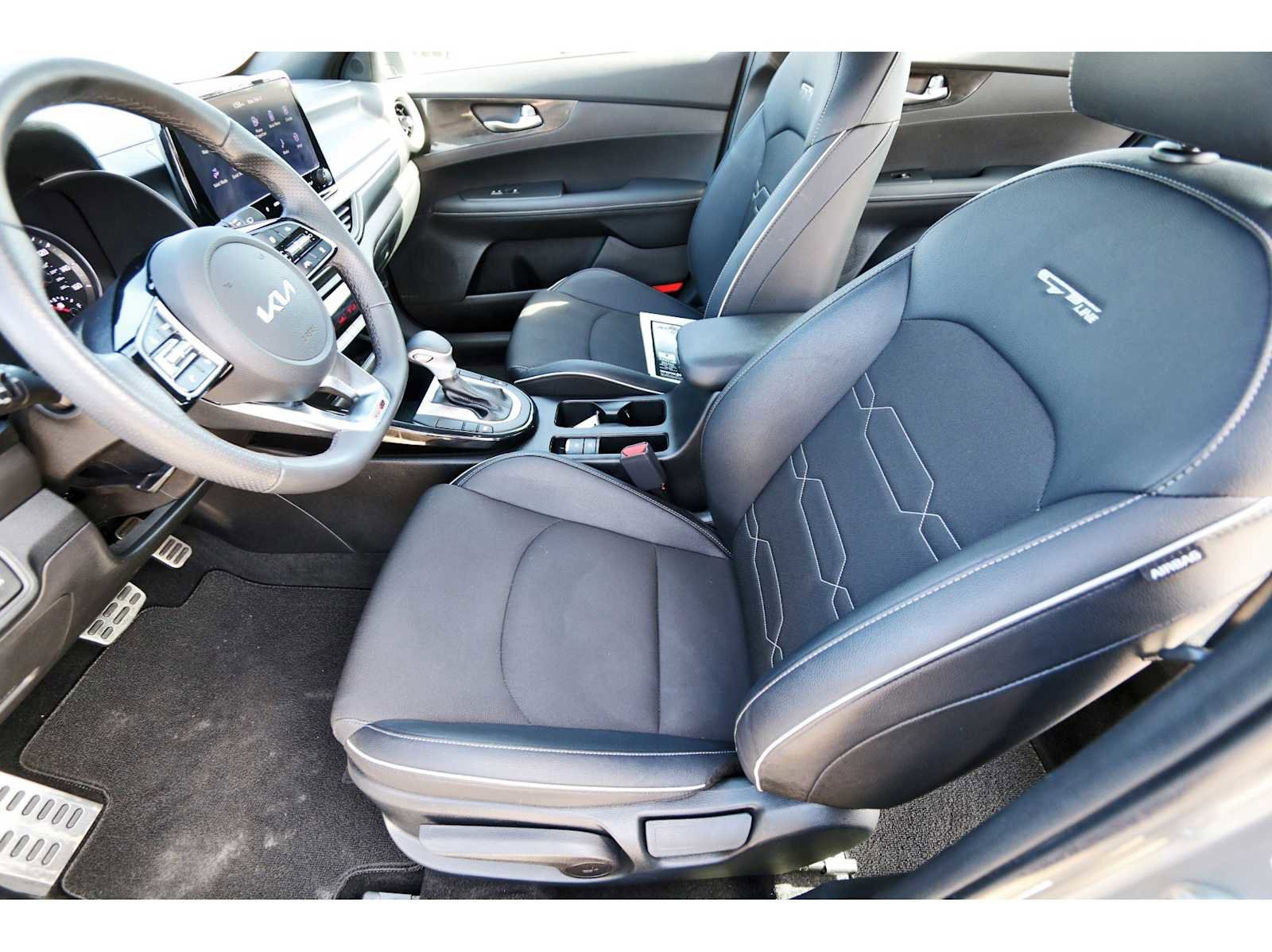 Used 2024 Kia Forte GT-Line w/ GT-Line Premium Package image 11