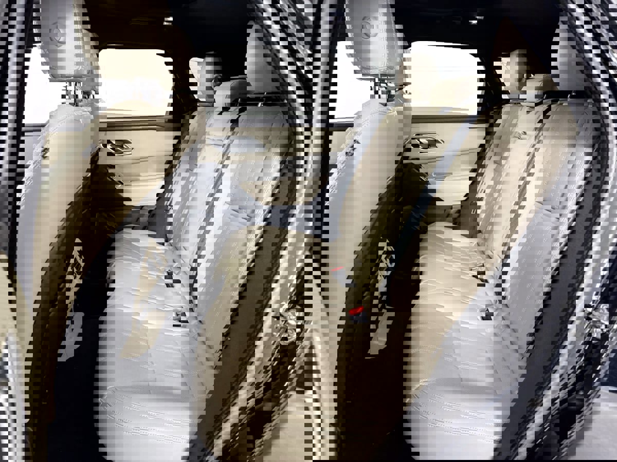 Used 2019 Land Rover Range Rover Velar S image 30