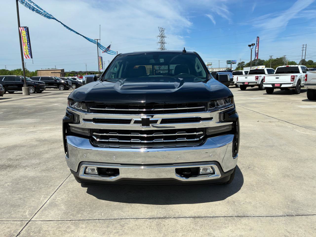 Used 2022 Chevrolet Silverado 1500 LTZ w/ Z71 Off-Road Package AWD/4WD image 3