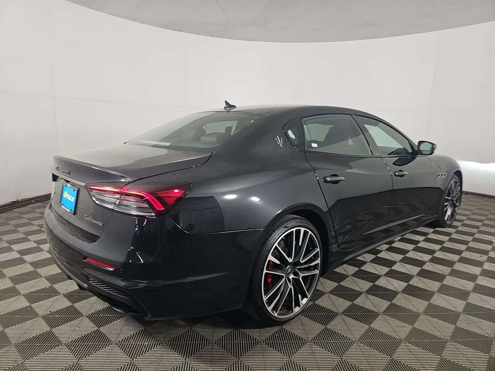 Used 2022 Maserati Quattroporte Trofeo RWD image 9