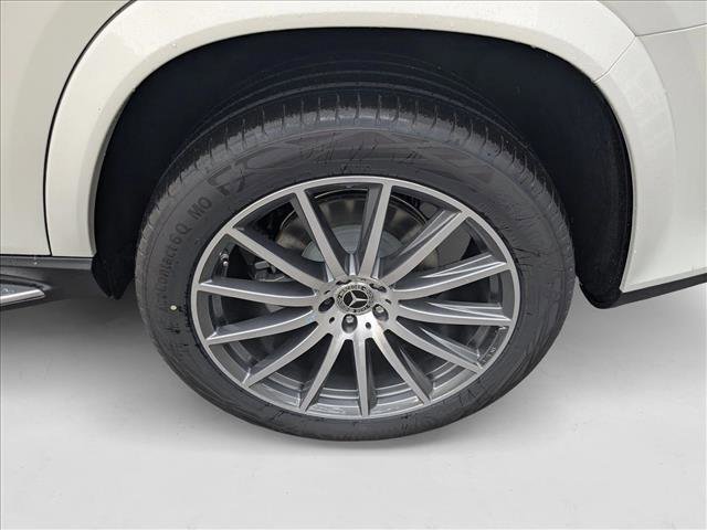 New 2026 Mercedes-Benz GLS 580 4MATIC image 9