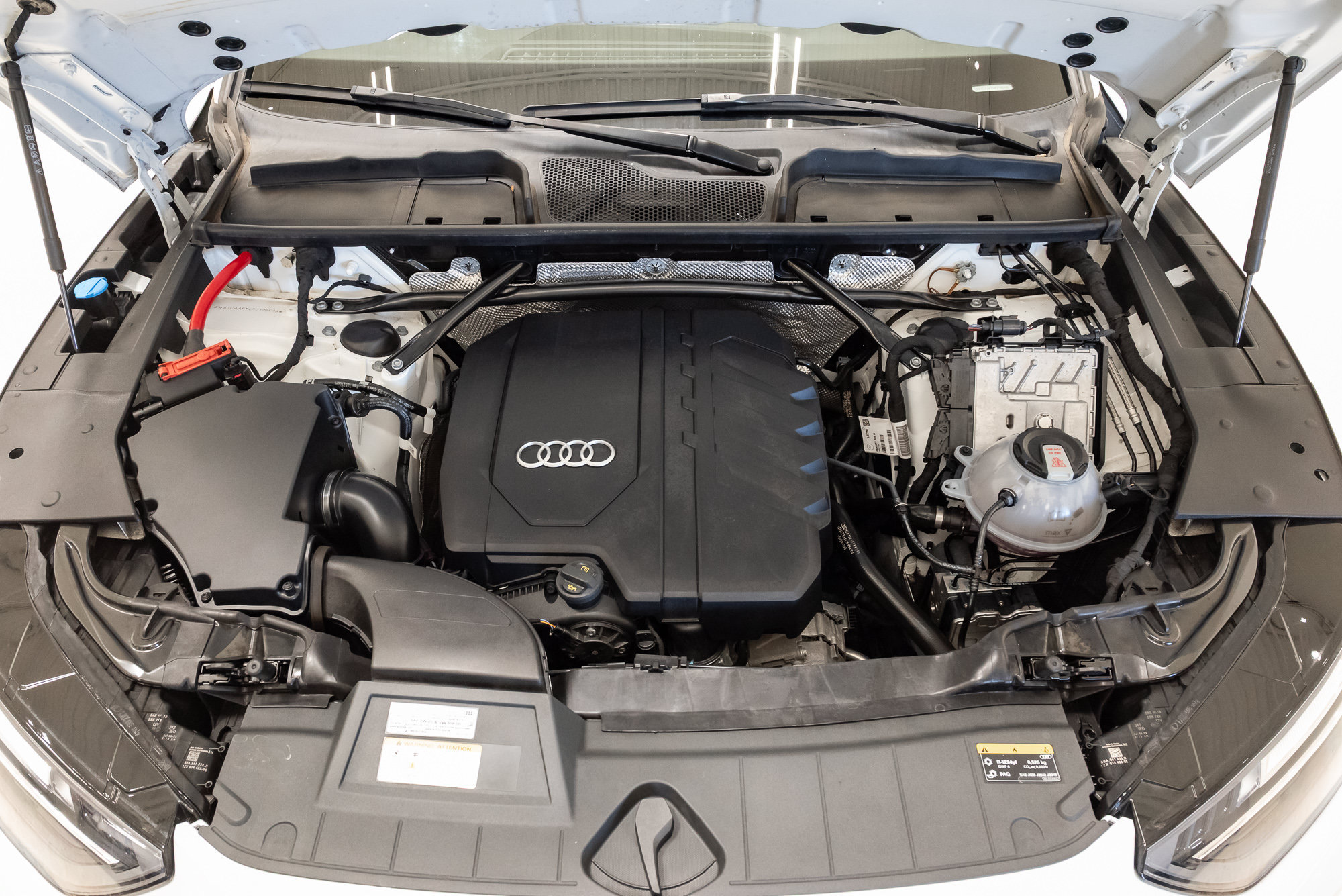 Used 2023 Audi Q5 2.0T Premium w/ Convenience Package AWD/4WD image 3