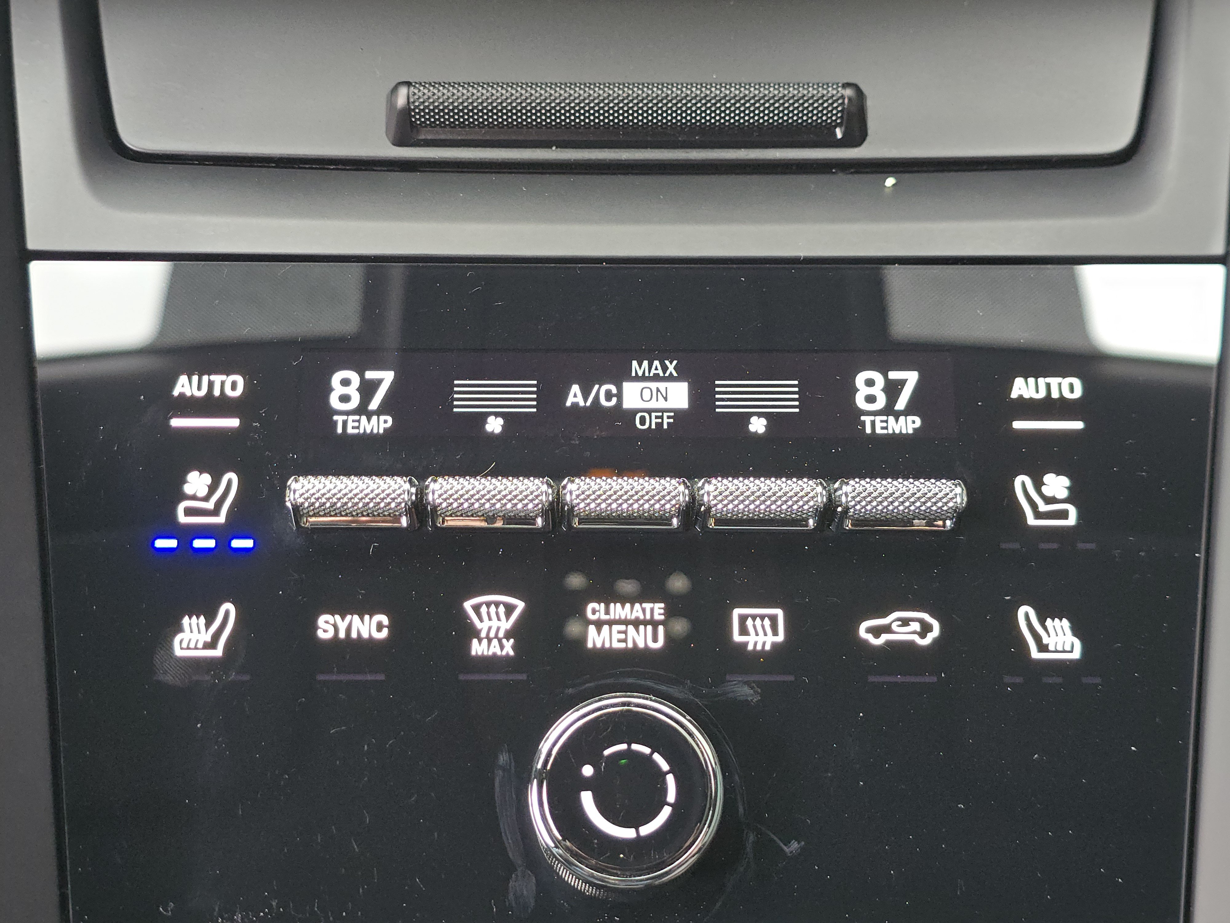 Certified 2025 Porsche Macan 4S Electric AWD/4WD image 27