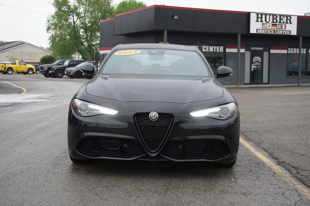 Used 2022 Alfa Romeo Giulia Veloce AWD/4WD image 2