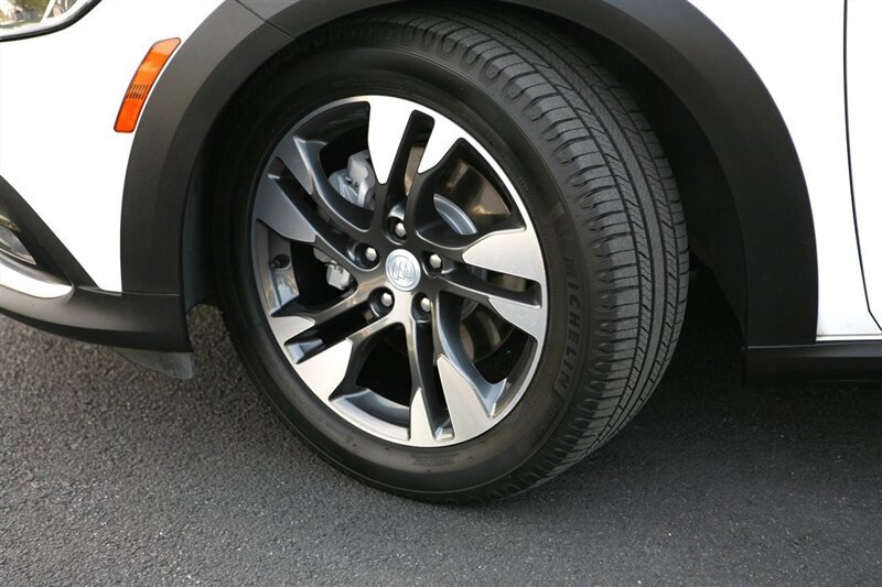 Used 2018 Buick Regal Preferred AWD/4WD image 3