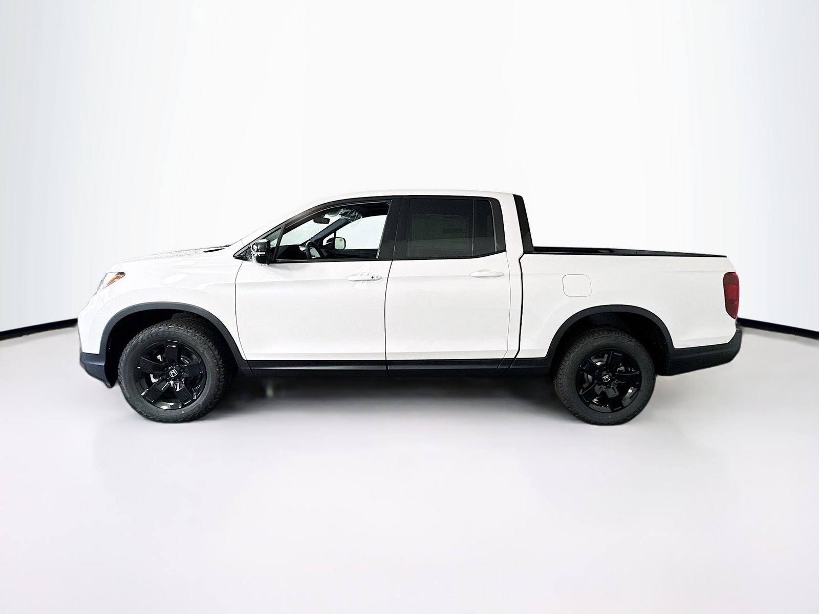 Used 2025 Honda Ridgeline Black Edition image 3