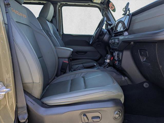 Used 2025 Jeep Gladiator Mojave AWD/4WD image 21