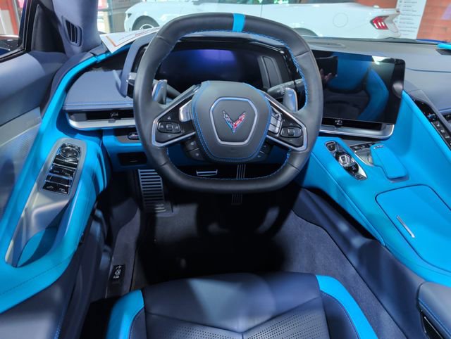 Used 2021 Chevrolet Corvette Stingray Premium Conv w/ Z51 Performance Package RWD image 2