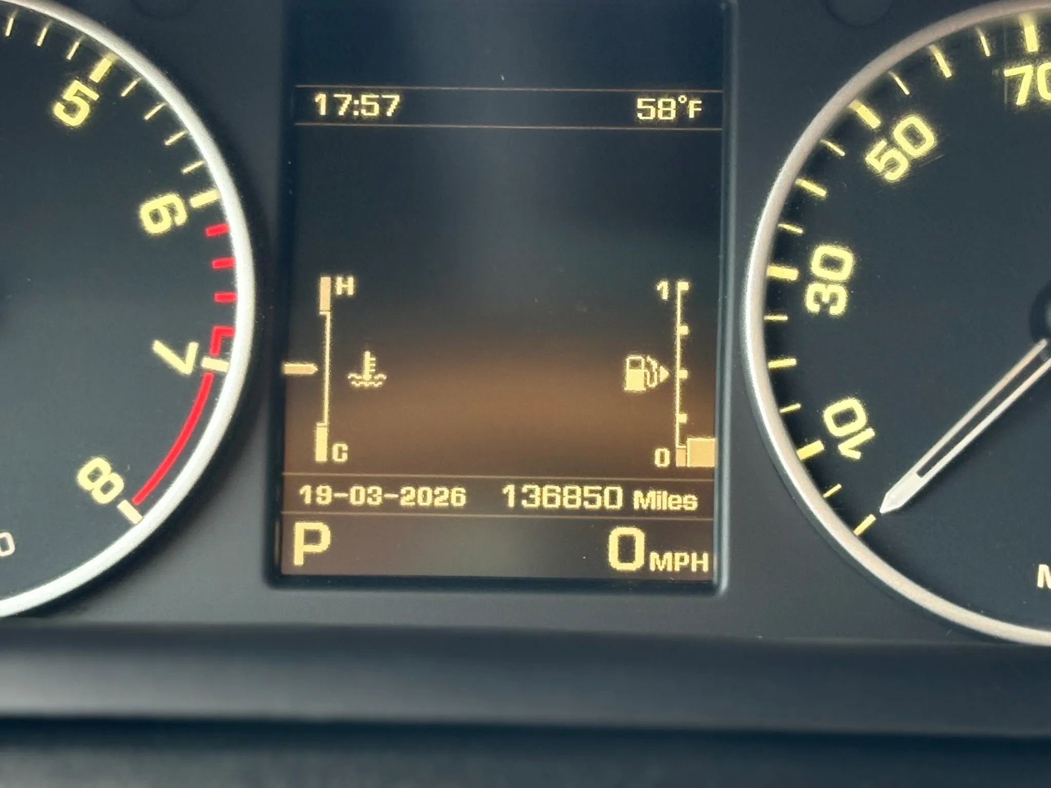 Used 2015 Land Rover LR4 HSE image 30