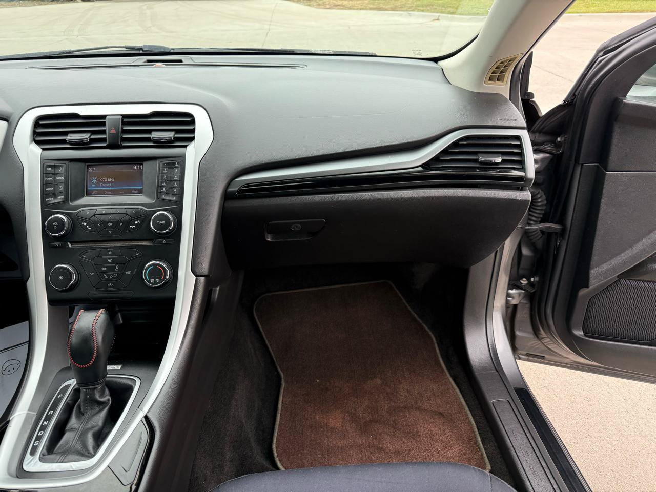Used 2014 Ford Fusion SE w/ Equipment Group 201A FWD image 29