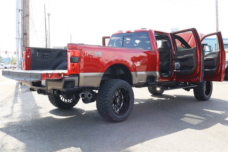 Used 2023 Ford F350 King Ranch w/ FX4 Off-Road Package AWD/4WD image 42