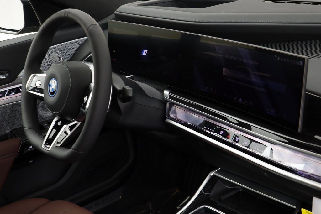 New 2026 BMW 750e xDrive w/ Executive Package image 24