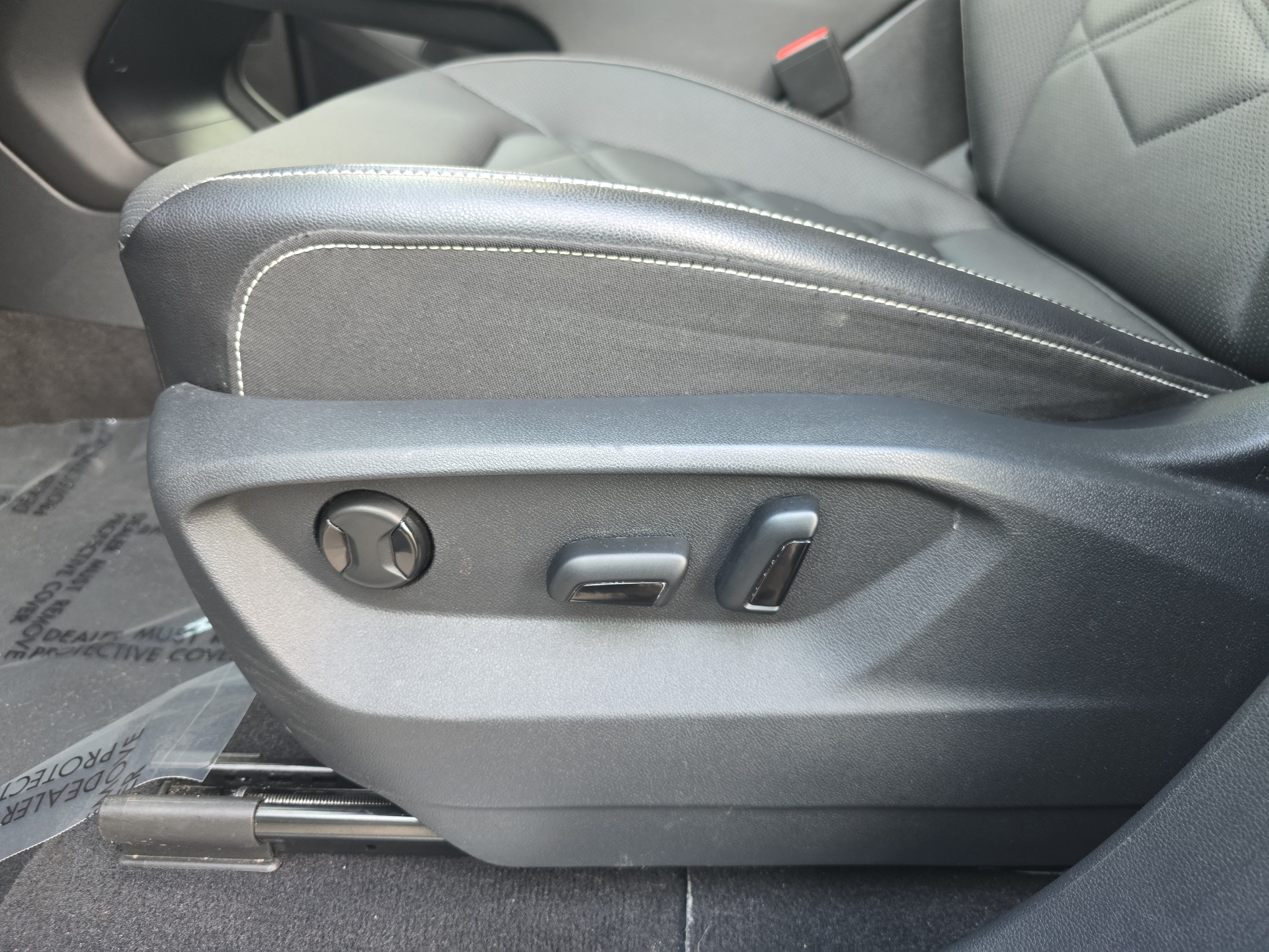 Used 2025 Volkswagen Atlas SE FWD image 25