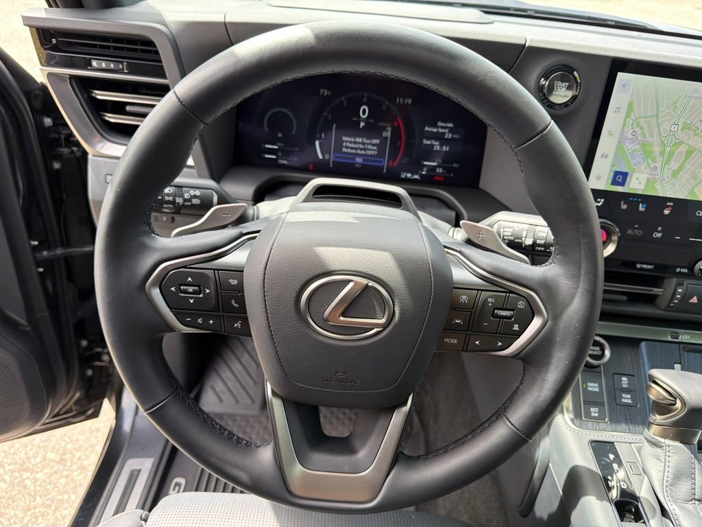 Used 2025 Lexus GX 550 w/ Accessory Package (2T) AWD/4WD image 18