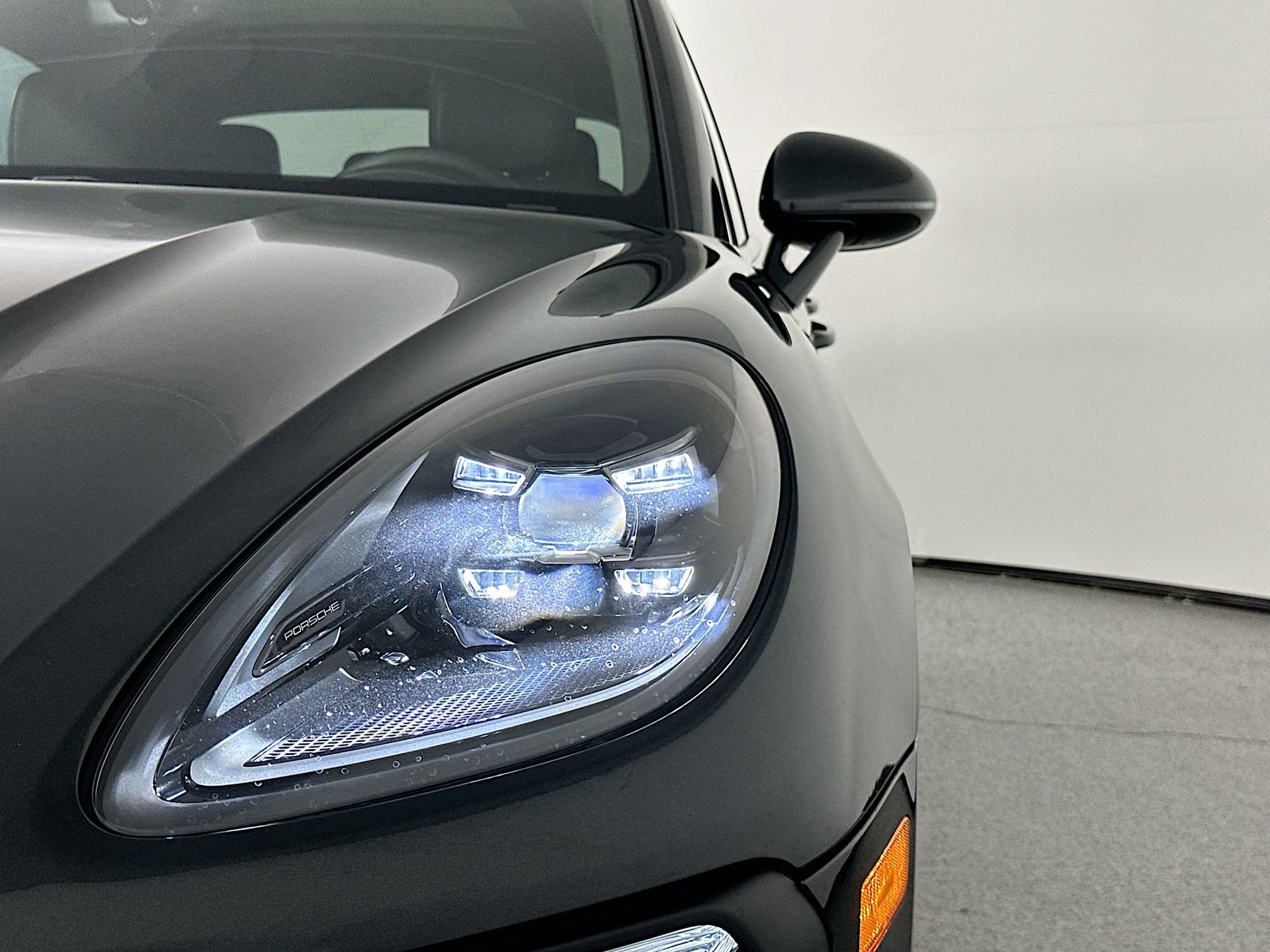Certified 2025 Porsche Macan image 15