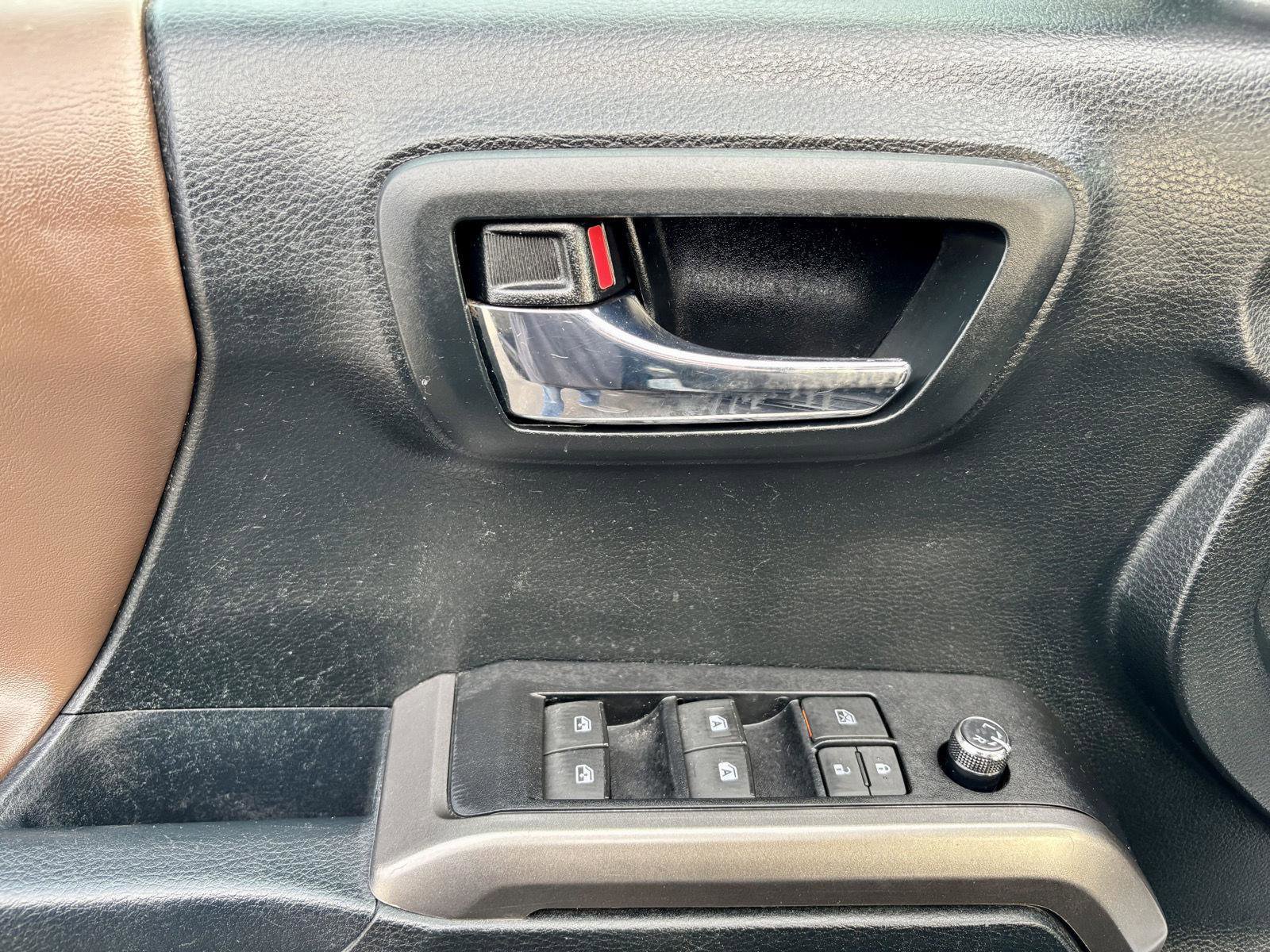 Used 2017 Toyota Tacoma Limited w/ Tow Package image 14