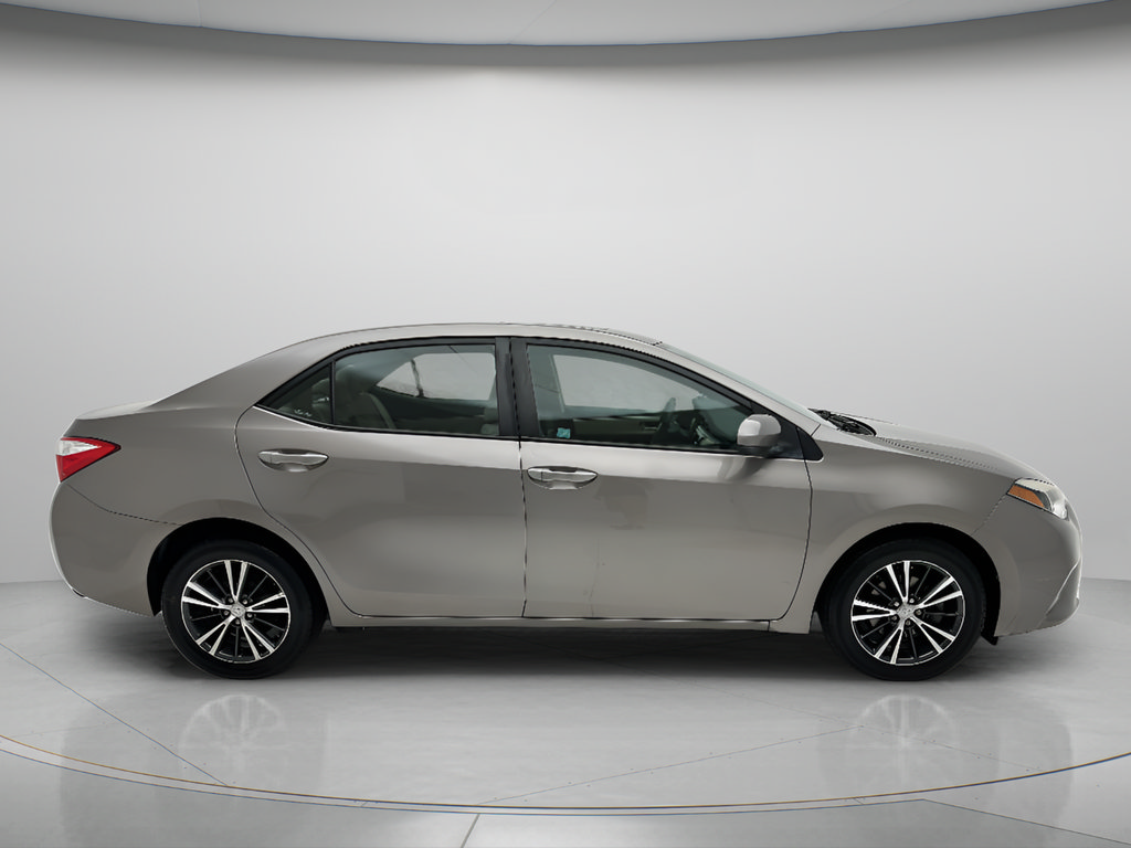 Used 2016 Toyota Corolla LE FWD image 2