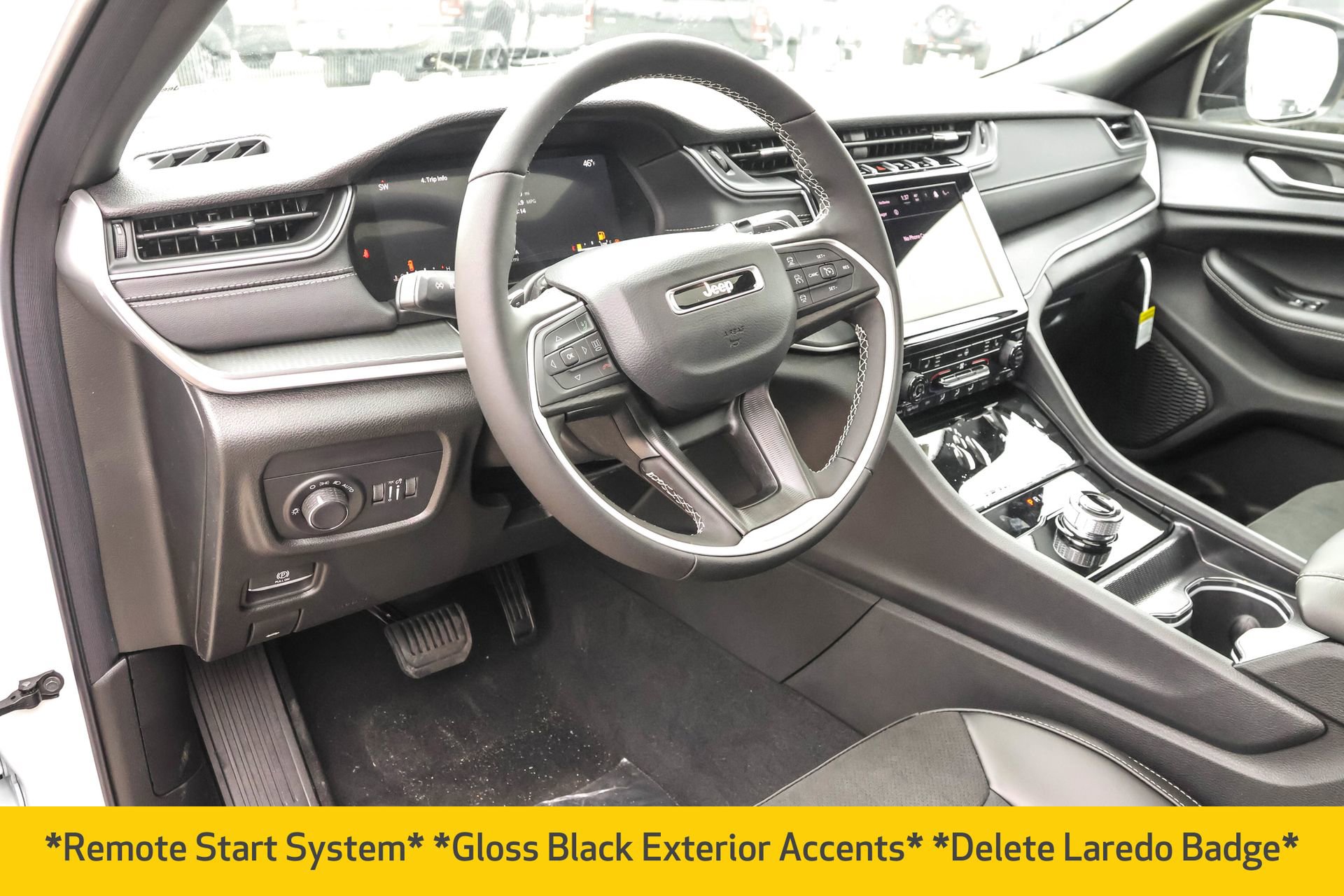 New 2025 Jeep Grand Cherokee Altitude image 4