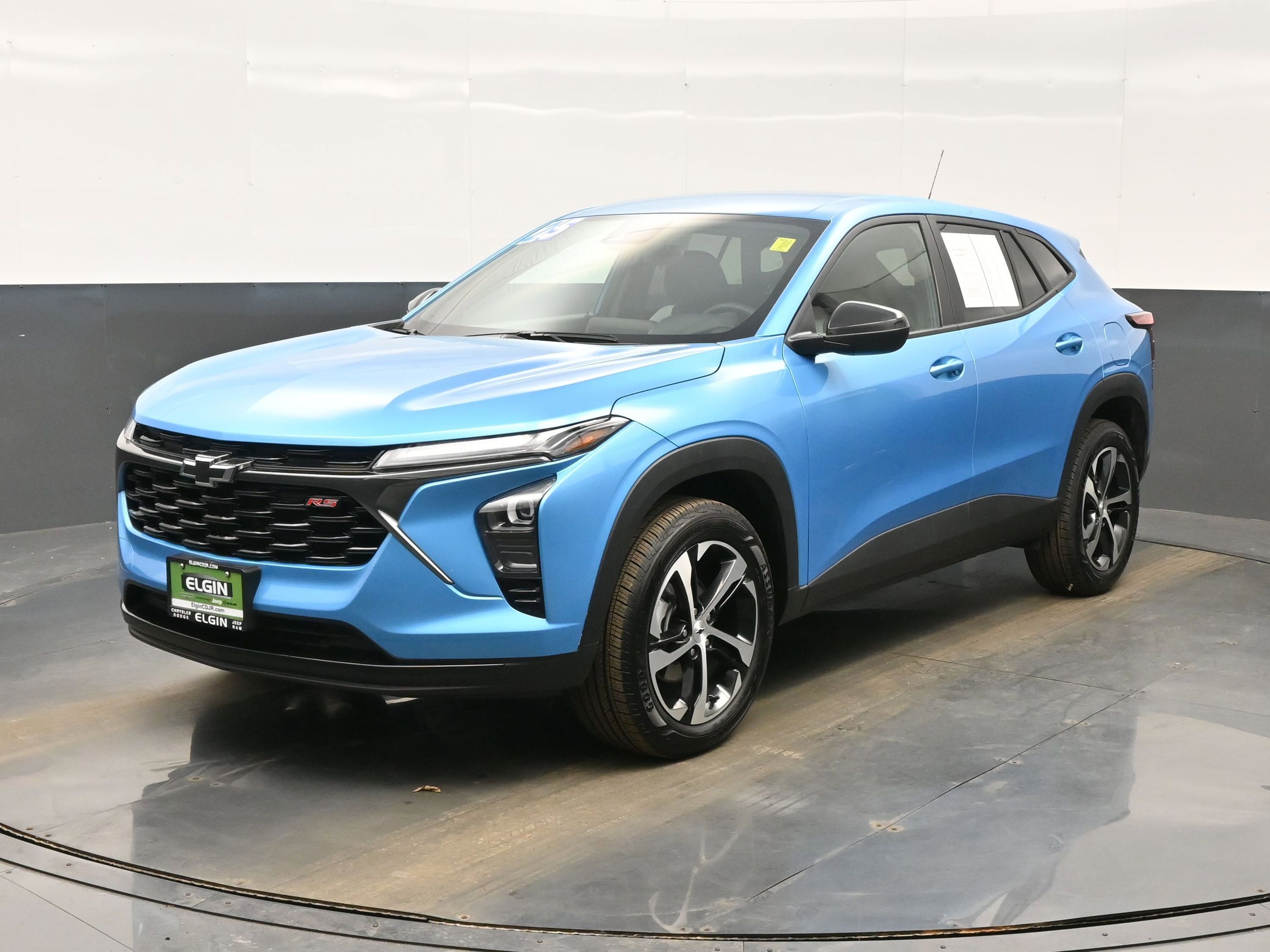 Used 2025 Chevrolet Trax RS w/ Driver Confidence Package image 2