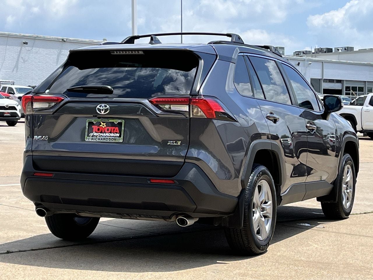 Used 2025 Toyota RAV4 XLE w/ Convenience Package FWD image 4