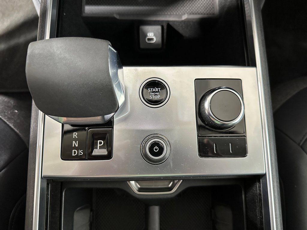 Used 2023 Land Rover Range Rover SE image 25