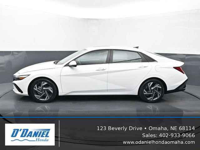 Used 2024 Hyundai Elantra SEL w/ Convenience Package FWD image 2