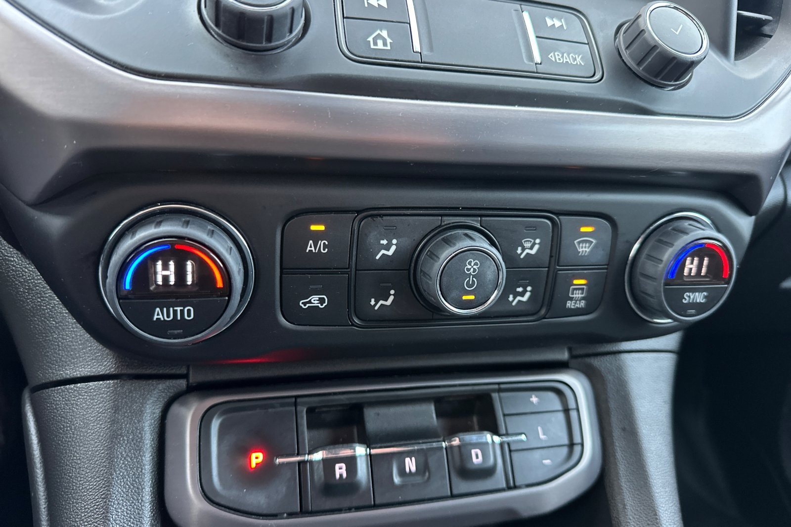 Used 2022 GMC Acadia AT4 w/ Technology Package image 29