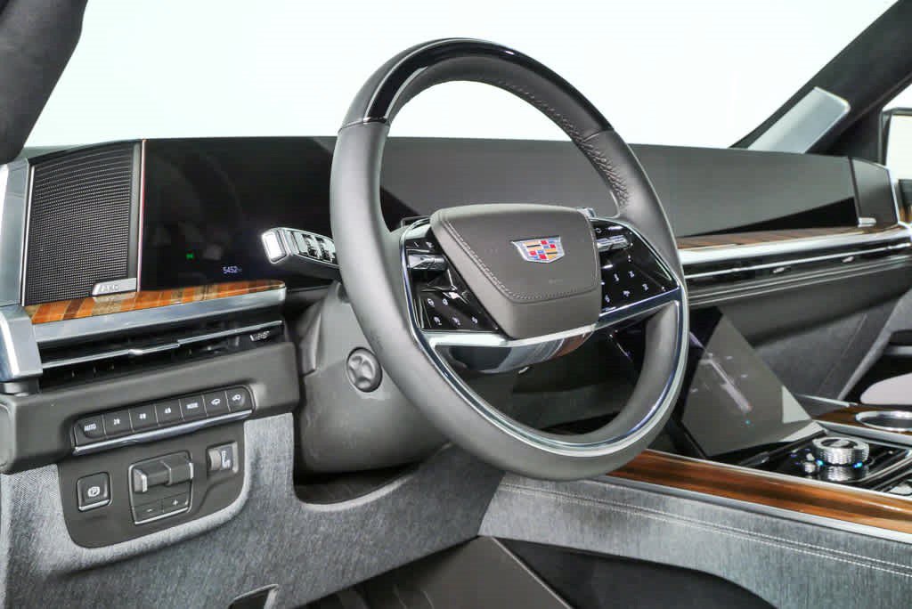 Certified 2026 Cadillac Escalade Platinum Sport w/ LPO, ONYX Package AWD/4WD image 4