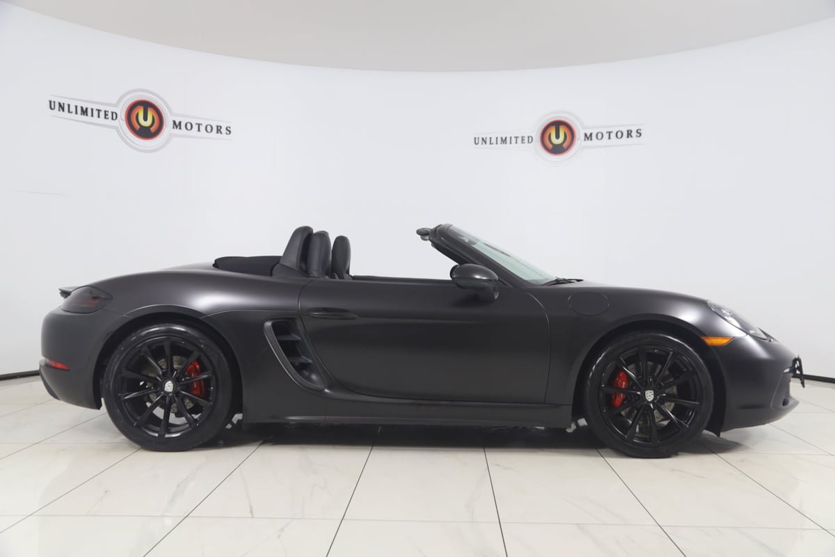 Used 2017 Porsche 718 Boxster RWD image 2