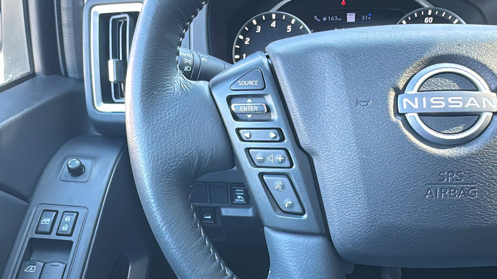 Certified 2025 Nissan Frontier SL image 15