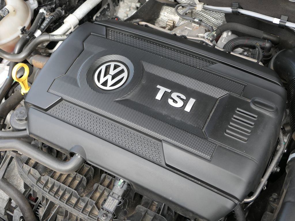 Used 2018 Volkswagen GTI SE image 29