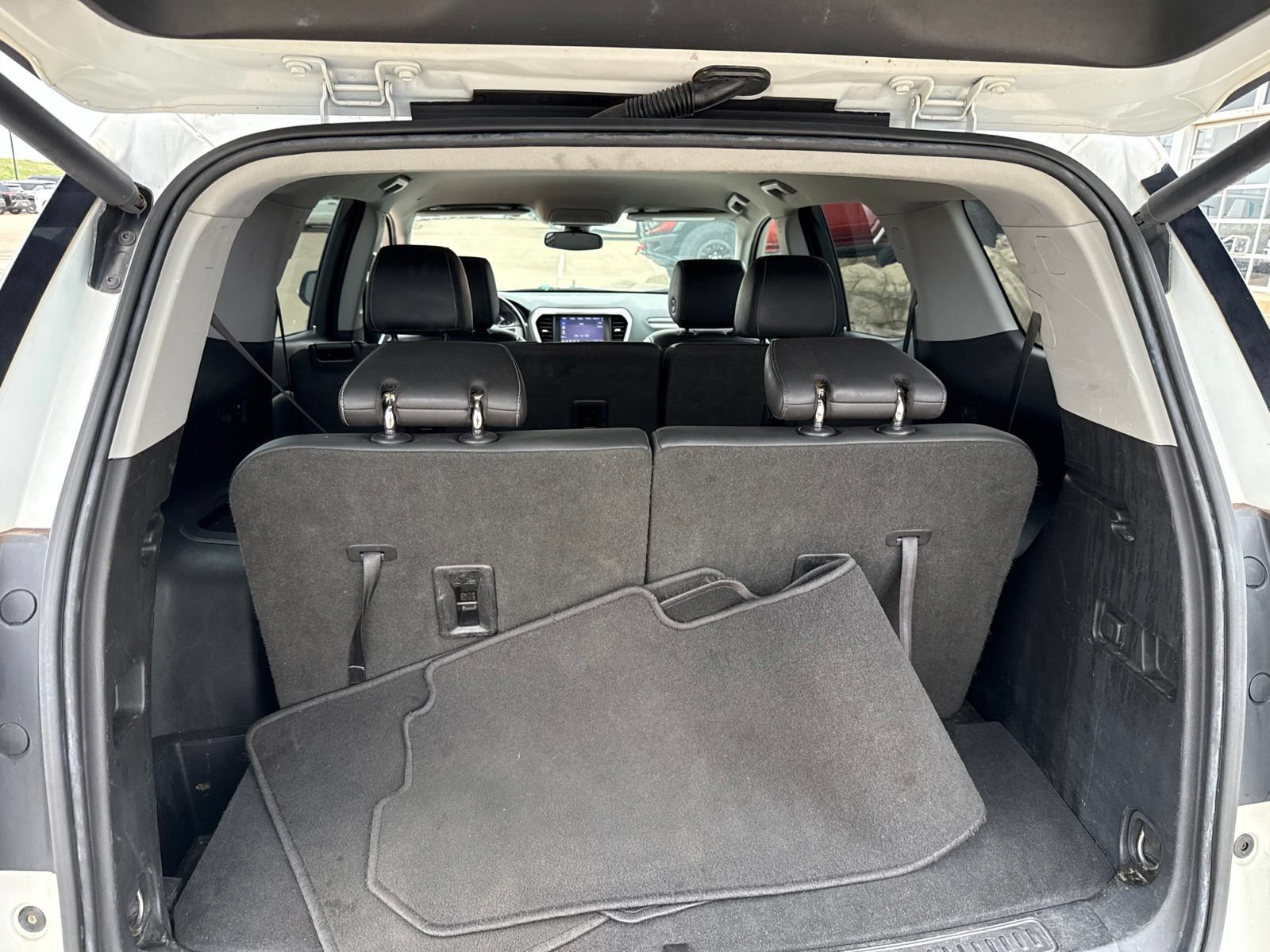 Used 2023 GMC Acadia SLT FWD image 9