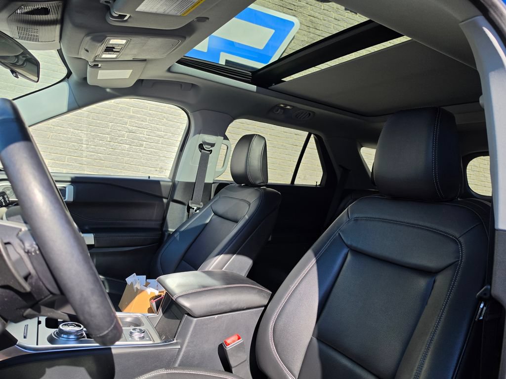 Used 2020 Ford Explorer XLT w/ Equipment Group 202A AWD/4WD image 21